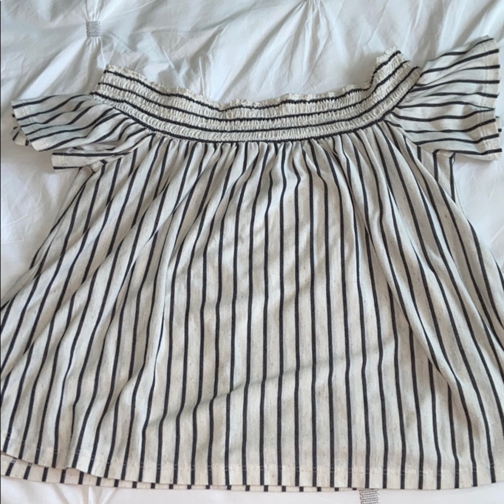 American Eagle off the shoulders top